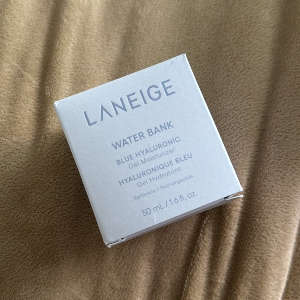 LANEIGE Water Bank Blue Hyaluronic Gel Moisturizer
Visibly Soothe & Hydrate 50ml
